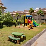 Palm Jumeirah Spacious 1 Bed Private Beach